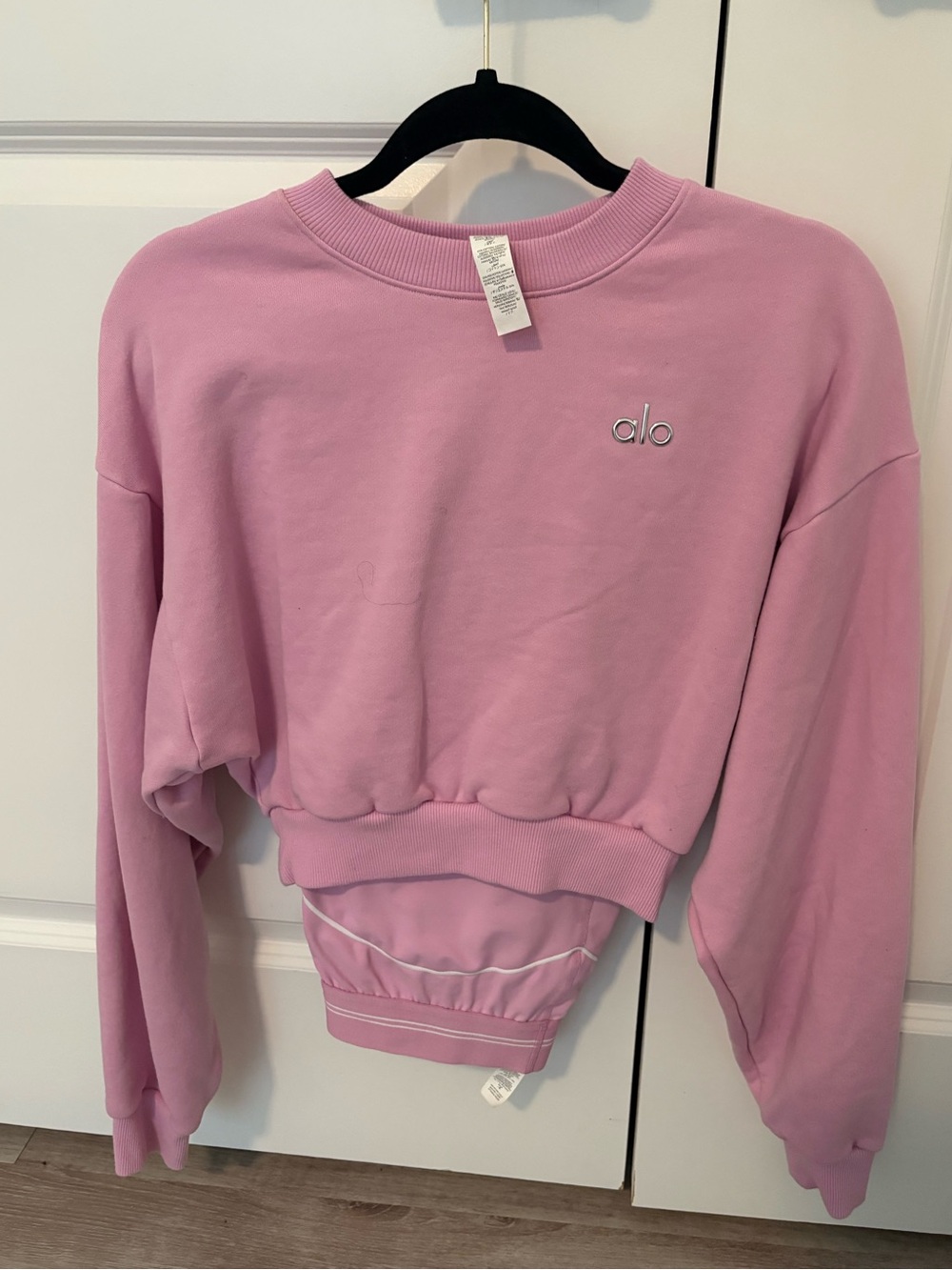 ALO Yoga Pink Cropped Crew Sweatshirt with matching leggings